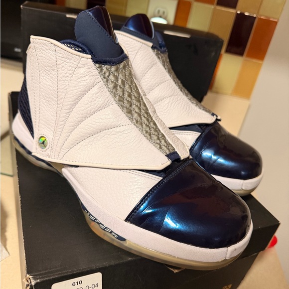 Air Jordan Nike 16 XVI White and Navy Sneakers main image 6